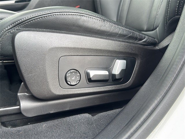 BMW X3 Vehicle Full-screen Gallery Image 29