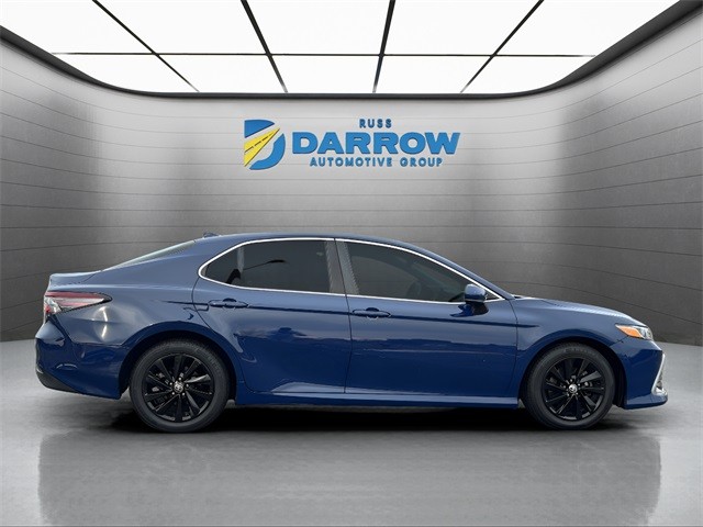 Toyota Camry Vehicle Full-screen Gallery Image 6