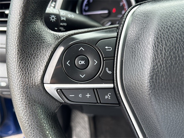 Toyota Camry Vehicle Full-screen Gallery Image 9