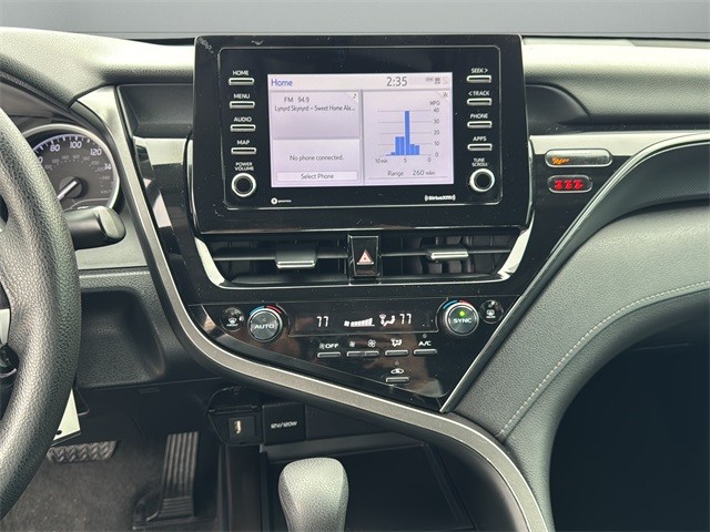 Toyota Camry Vehicle Full-screen Gallery Image 20