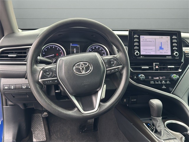 Toyota Camry Vehicle Full-screen Gallery Image 26