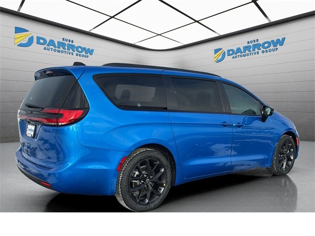 Chrysler Pacifica Vehicle Full-screen Gallery Image 5