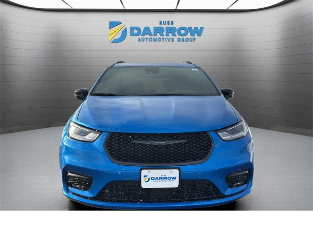 Chrysler Pacifica Vehicle Full-screen Gallery Image 8