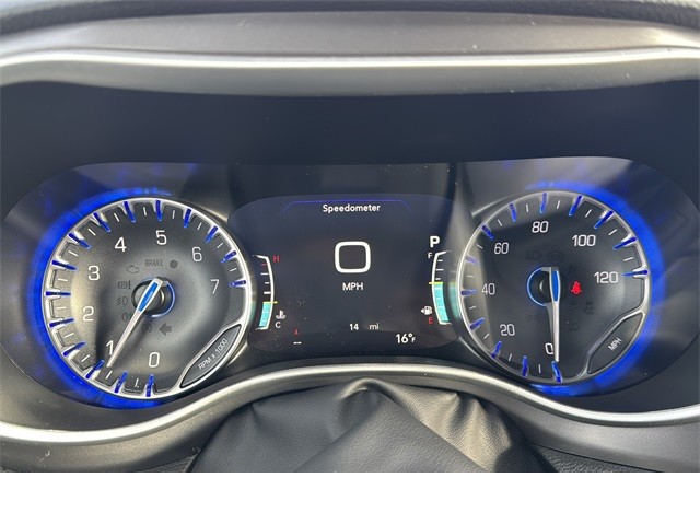 Chrysler Pacifica Vehicle Full-screen Gallery Image 13