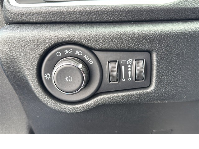 Chrysler Pacifica Vehicle Full-screen Gallery Image 17