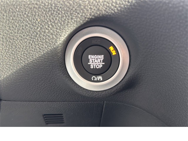 Chrysler Pacifica Vehicle Full-screen Gallery Image 19