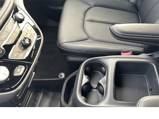 Chrysler Pacifica Vehicle Full-screen Gallery Image 20