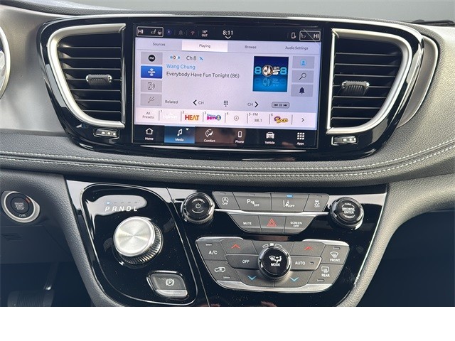 Chrysler Pacifica Vehicle Full-screen Gallery Image 21