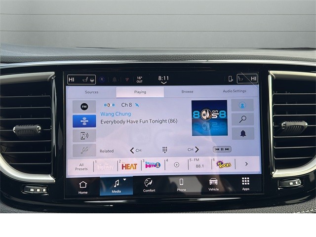 Chrysler Pacifica Vehicle Full-screen Gallery Image 22