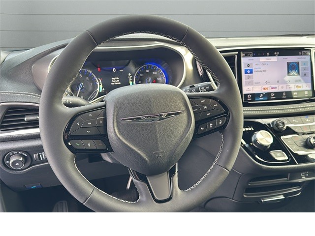 Chrysler Pacifica Vehicle Full-screen Gallery Image 28