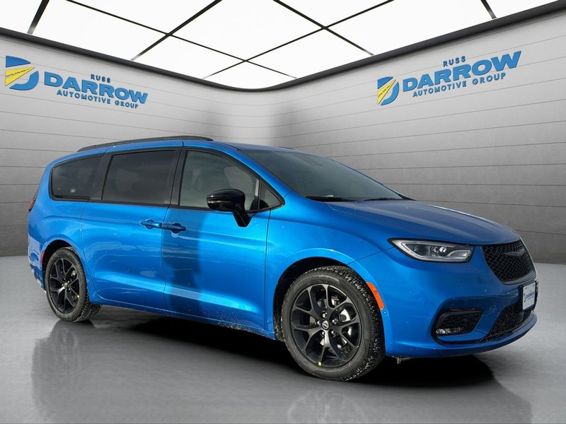 Chrysler Pacifica Vehicle Full-screen Gallery Image 7