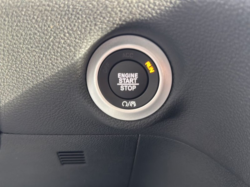 Chrysler Pacifica Vehicle Full-screen Gallery Image 19