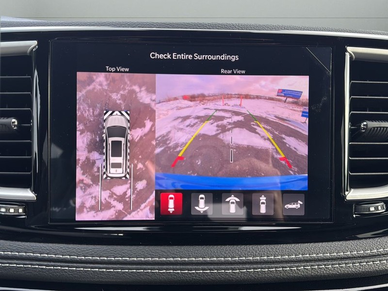 Chrysler Pacifica Vehicle Full-screen Gallery Image 23