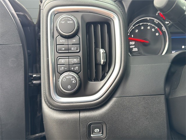 Chevrolet Silverado 1500 LTD Vehicle Full-screen Gallery Image 18