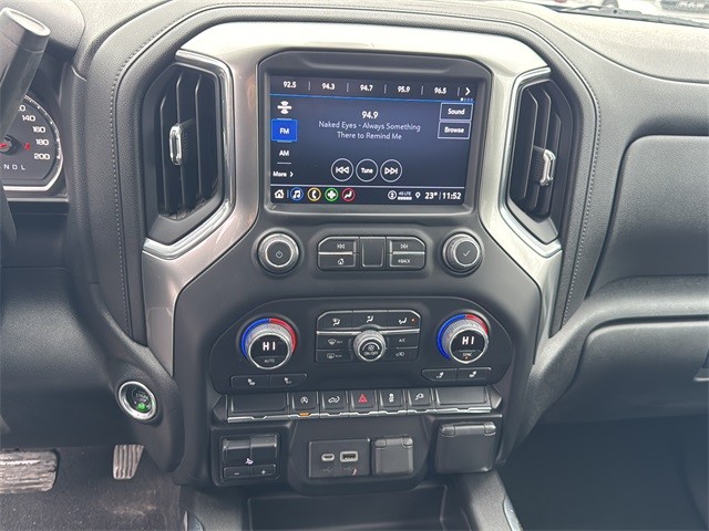 Chevrolet Silverado 1500 LTD Vehicle Full-screen Gallery Image 22