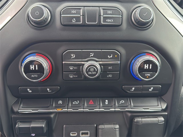 Chevrolet Silverado 1500 LTD Vehicle Full-screen Gallery Image 26