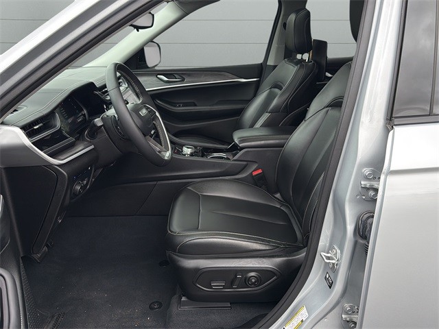 Jeep Grand Cherokee 4xe Vehicle Full-screen Gallery Image 10