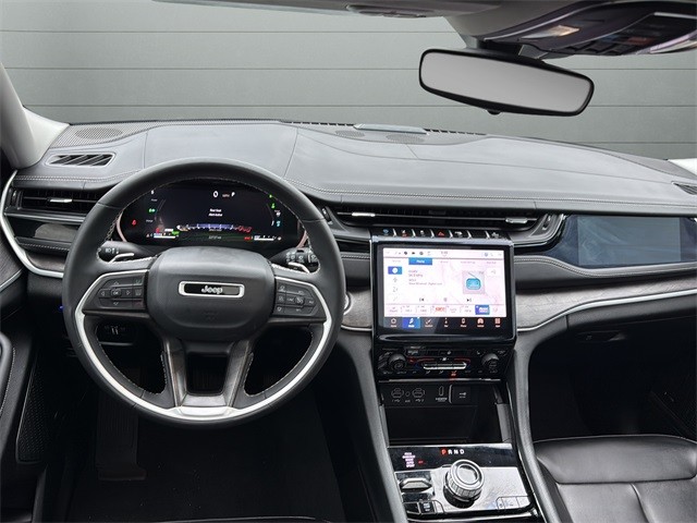 Jeep Grand Cherokee 4xe Vehicle Full-screen Gallery Image 12