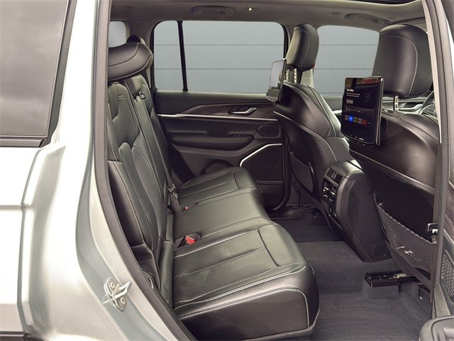 Jeep Grand Cherokee 4xe Vehicle Full-screen Gallery Image 14