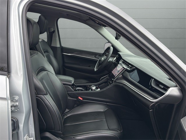 Jeep Grand Cherokee 4xe Vehicle Full-screen Gallery Image 15