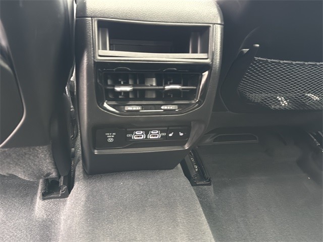 Jeep Grand Cherokee 4xe Vehicle Full-screen Gallery Image 18