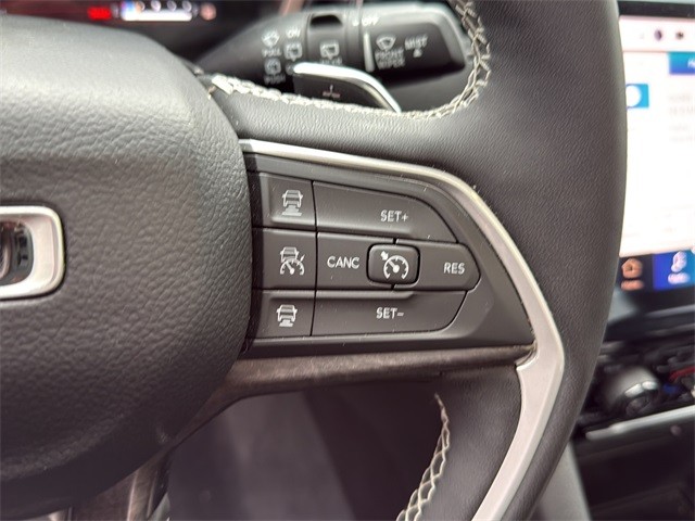 Jeep Grand Cherokee 4xe Vehicle Full-screen Gallery Image 19