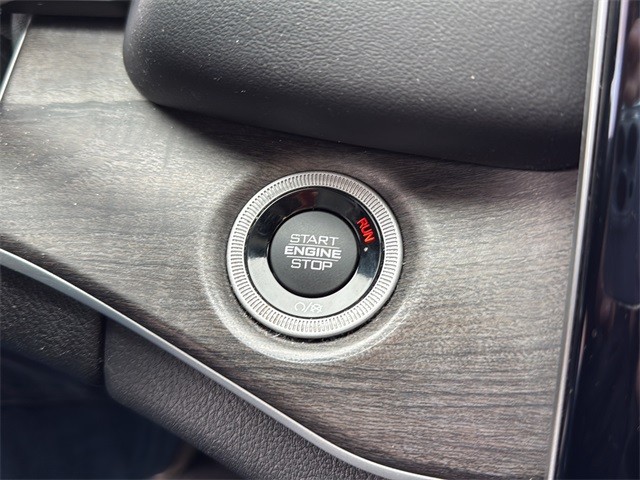 Jeep Grand Cherokee 4xe Vehicle Full-screen Gallery Image 25