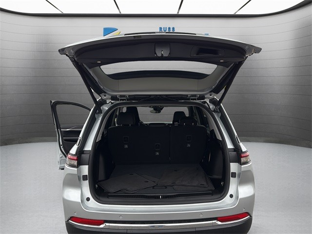 Jeep Grand Cherokee 4xe Vehicle Full-screen Gallery Image 26