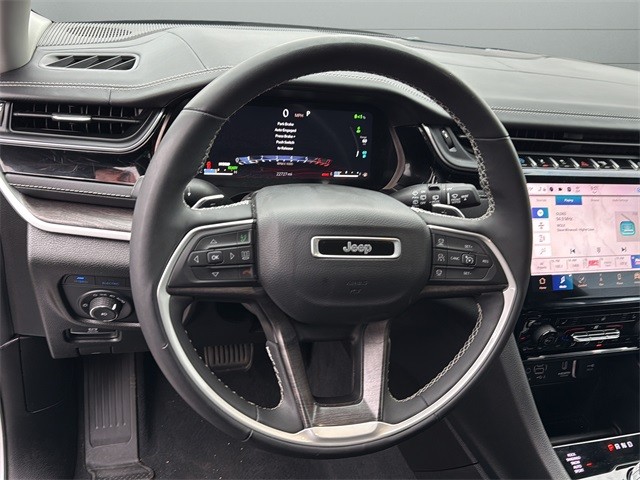 Jeep Grand Cherokee 4xe Vehicle Full-screen Gallery Image 27