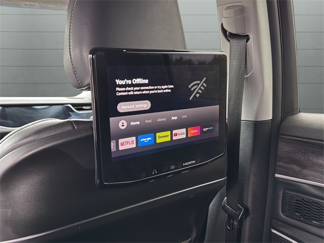 Jeep Grand Cherokee 4xe Vehicle Full-screen Gallery Image 29