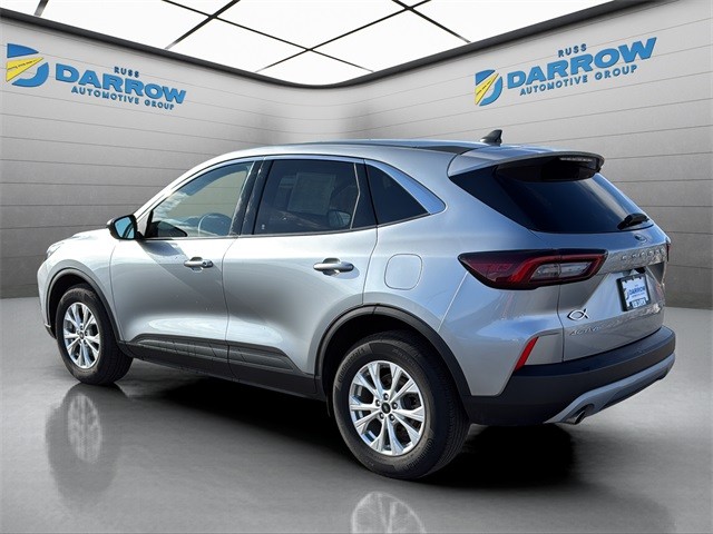 Ford Escape Vehicle Full-screen Gallery Image 03