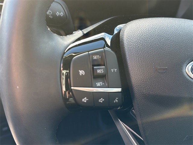 Ford Escape Vehicle Full-screen Gallery Image 09