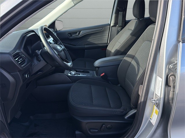 Ford Escape Vehicle Full-screen Gallery Image 10