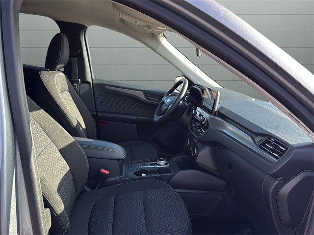 Ford Escape Vehicle Full-screen Gallery Image 15