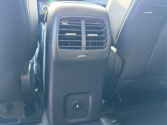 Ford Escape Vehicle Full-screen Gallery Image 17