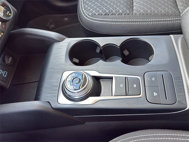 Ford Escape Vehicle Full-screen Gallery Image 21