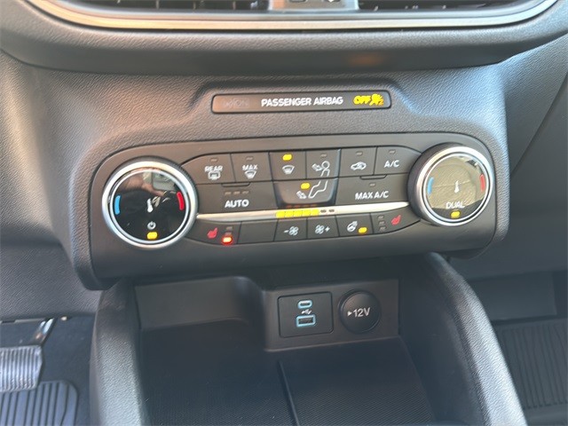 Ford Escape Vehicle Full-screen Gallery Image 24