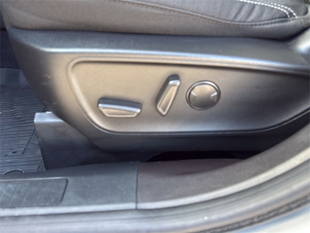 Ford Escape Vehicle Full-screen Gallery Image 26