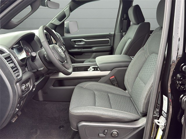 Ram 1500 Vehicle Full-screen Gallery Image 10