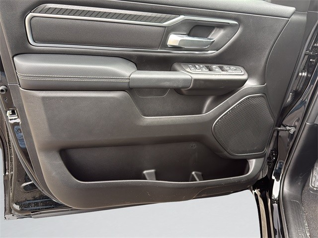 Ram 1500 Vehicle Full-screen Gallery Image 11