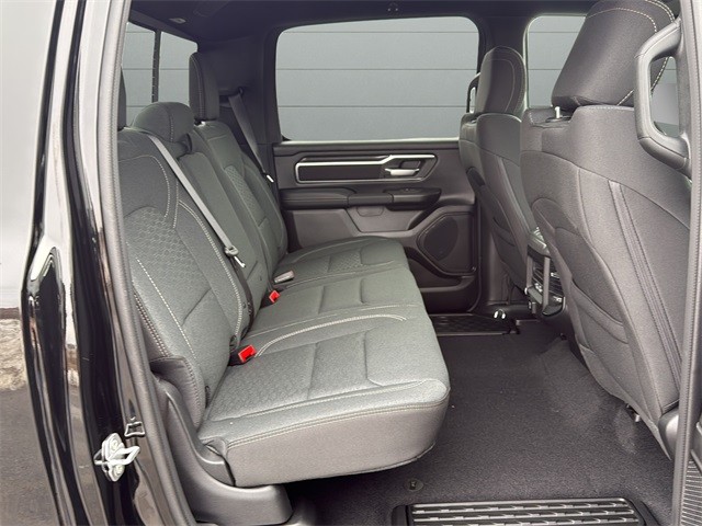 Ram 1500 Vehicle Full-screen Gallery Image 14