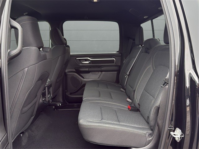 Ram 1500 Vehicle Full-screen Gallery Image 16