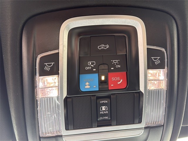 Ram 1500 Vehicle Full-screen Gallery Image 21