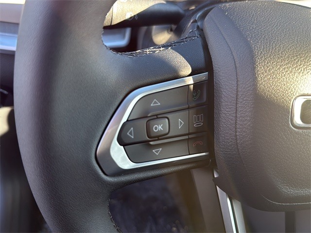 Jeep Compass Vehicle Full-screen Gallery Image 9