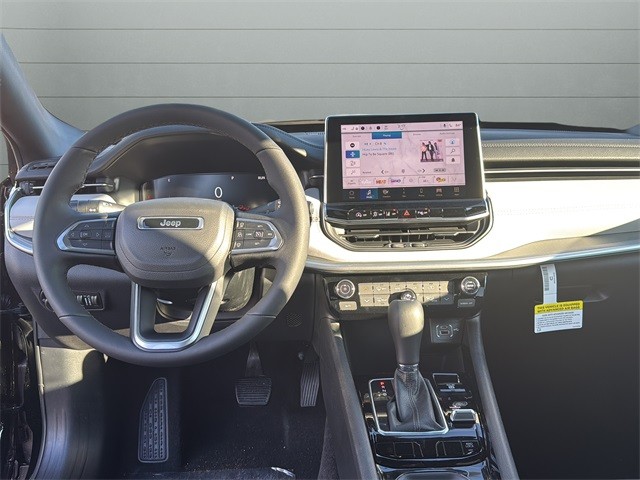 Jeep Compass Vehicle Full-screen Gallery Image 12