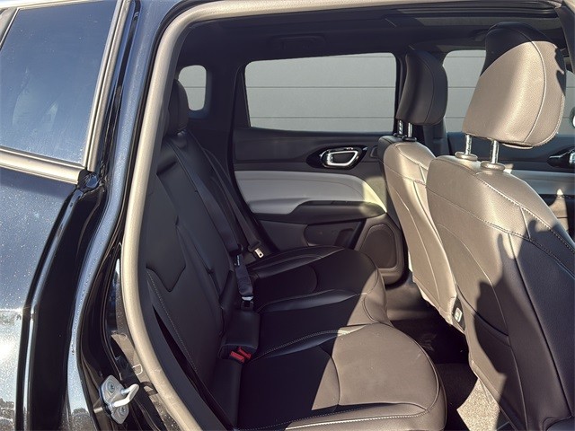 Jeep Compass Vehicle Full-screen Gallery Image 14