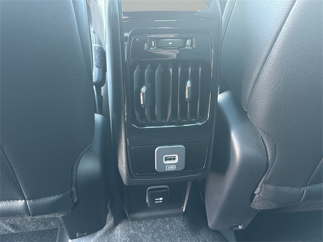 Jeep Compass Vehicle Full-screen Gallery Image 18