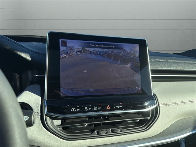 Jeep Compass Vehicle Full-screen Gallery Image 22