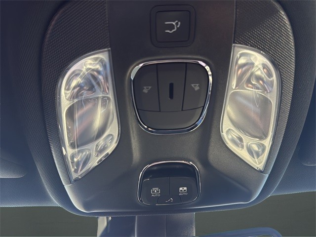 Jeep Compass Vehicle Full-screen Gallery Image 23