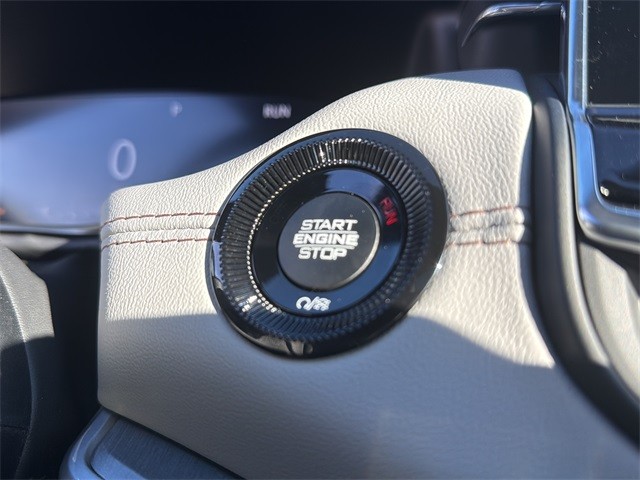 Jeep Compass Vehicle Full-screen Gallery Image 24